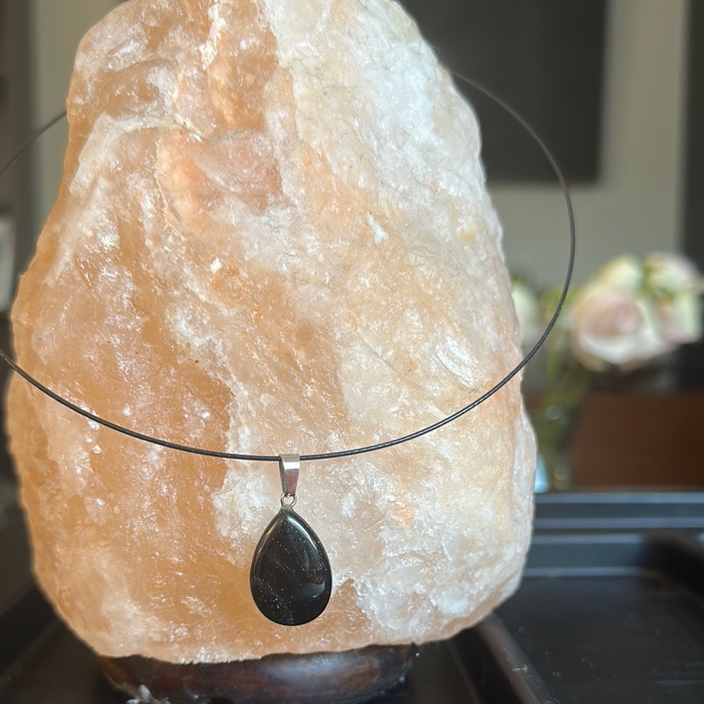 Elegant Black Teardrop Pendant Necklace